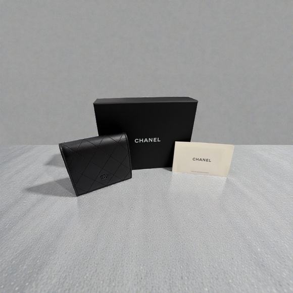 CHANEL Handbags - ❌SOLD❌ CHANEL NWOT UNISEX Black Quilted Card Holder